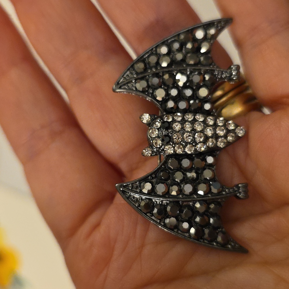 Rare Bat Brooch Covered In Simulated GEMS - Picture 4 of 4